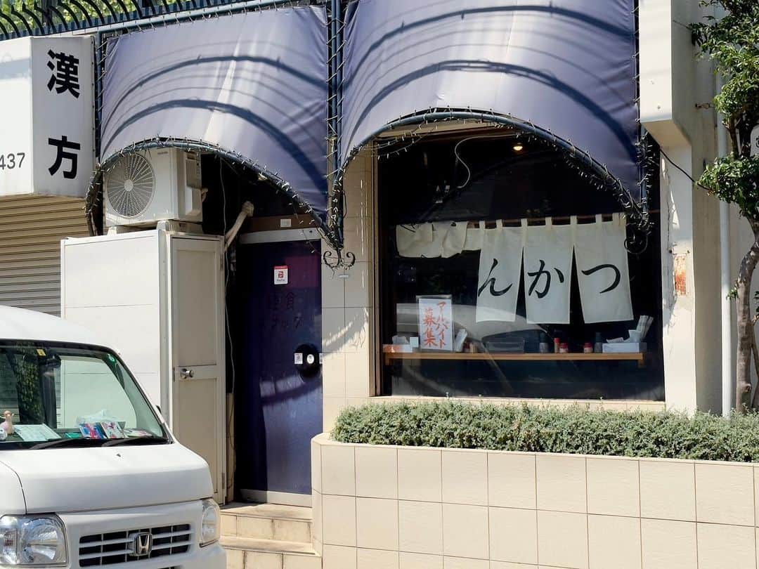 わっきーさんのインスタグラム写真 - (わっきーInstagram)「東京/江戸川区は平井にある「とんかつ ぱんぱん」さんへ。 米澤豚"一番娘"使用。赤身のやわらかさが尋常じゃなかった。 個人店だからできる妥協なきこだわりを、噛みしめてきました✨  #とんかつぱんぱん #とんかつ #とんかつ定食 #トンカツ #豚カツ #かつ丼 #カツ丼 #とじないカツ丼 #東京グルメ #東京観光 #平井グルメ #わっきーtv」8月25日 23時32分 - makoto_ishiwaki