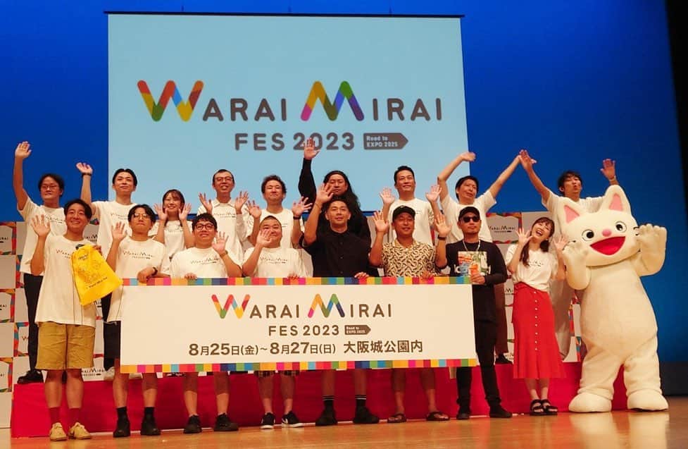 MOCAのインスタグラム：「. . Warai Mirai ナイト＆ライト in 大阪城野外音楽堂 . 今日から3日間開催される 素敵なイベントの初日に LIVEさせていただきました㊗️✌️ . . 後半、 雷雨により中止になって残念ですが 今後の大阪、日本を盛り上げる いい1日になりました🤝🔥 . . 今日改めて感じた事は、 芸人さんのおもしろさと 吉本興業さんの凄さ。 . . なぜ僕たちが呼ばれたのかは 未だに謎めいてますが とにかく幸せだった。笑 . . #waraimiraifes  #ベリーグッドマン .」