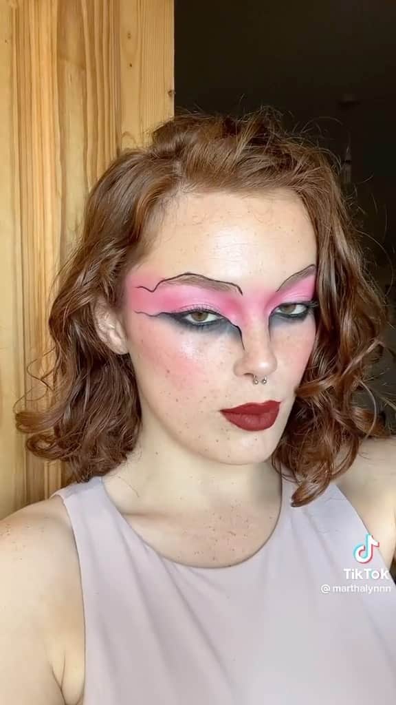 ValGarlandのインスタグラム：「Bank holiday weekend Fan Club incoming❗️❗️❗️  Major recreation by @marthalynnn thank you Darling for this beautiful makeup #dingdong   It’s getting hard to choose between you all but keep sending in your videos with the #valsfridayfanclub to get featured on my page!   #recreation #makeupbyvalgarland #inspiredbyvalgarland」
