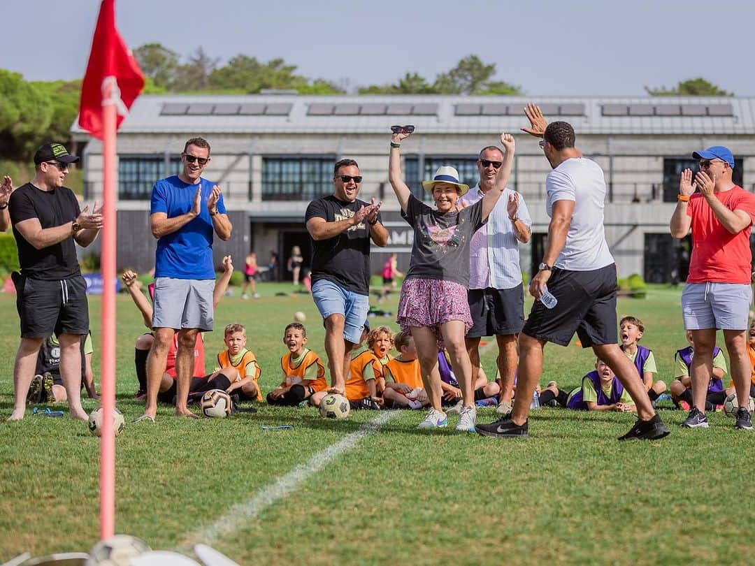 ジョリオン・レスコットさんのインスタグラム写真 - (ジョリオン・レスコットInstagram)「What a final day that was.. Team @rioferdy5 vs Team @joleonlescott.. 🔴 vs 🔵 Who do you think won?」8月25日 23時41分 - joleonlescott