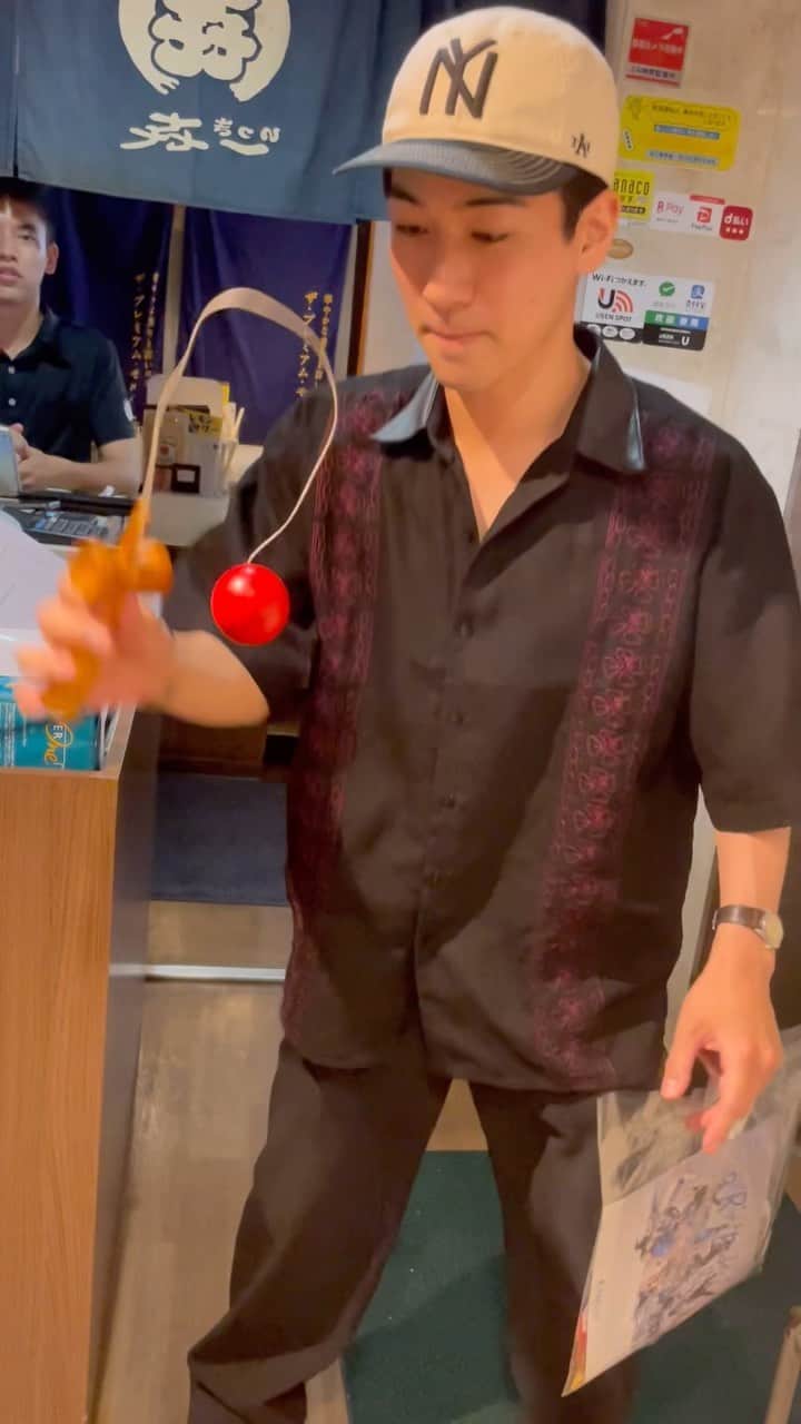 Oguriのインスタグラム：「けん玉した🔥 店員さん拍手してくれてた🤣」