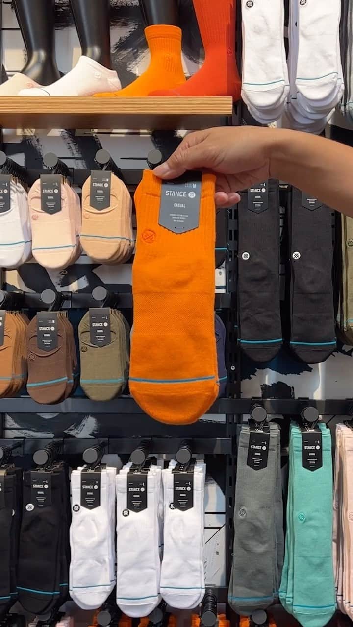 Stanceのインスタグラム：「Quarters are a MUST in the rotation. 🧦🔁  Our popular quarter-cut socks are just the right height to deliver that perfect pop of color.   #stancesocks #stitcheddifferent」
