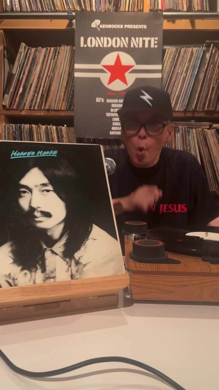 のインスタグラム：「kenrocks TV 今夜もご覧いただきありがとうございます😊まだ声がクリアになってませんでしたー！がんばります！日本のロックやフォークのあれこれを曲チラッとでやらせてもらいました！マジカルパワーマコからシオンやスライダースなど今なお響きます！」