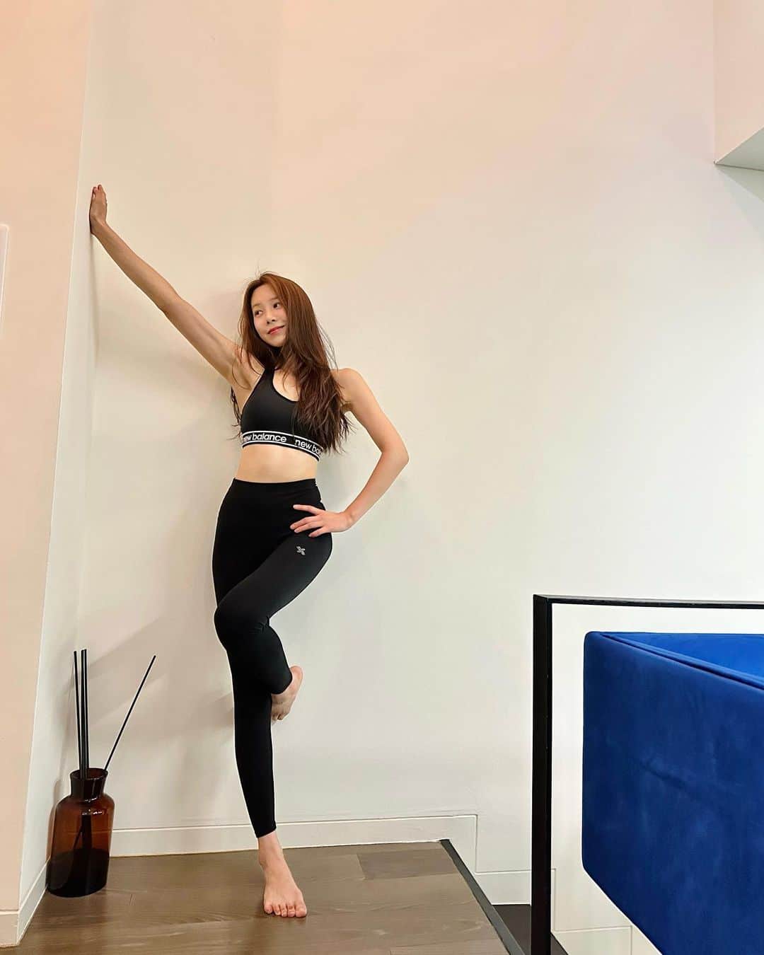 のインスタグラム：「연습-운동-집 요즘 내 일과🙄 여기는 내 포토존🫶🏼」
