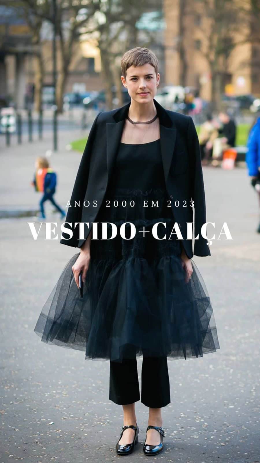 Lalá Noletoのインスタグラム：「Vestido com calça? Usa ou passa esse tendência? #tendencia #moda #fashiontips」