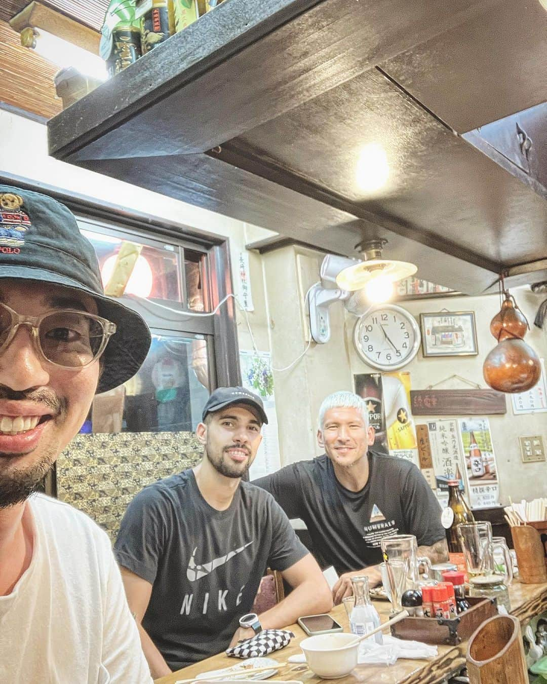 滝田学さんのインスタグラム写真 - (滝田学Instagram)「スペインでの俺を助けてくれた男。 日本に参上！ Yakitori!  もう3年前かー！ 本当怒涛だった！ 在籍できるチームを失ったところから 本当に沢山の人の助けと幸運が与えてくれた世界最高リーグのスペインリーグ🇪🇸への移籍  森君 @kaoru.99 に助けられ！ 現地では ダヴィに助けられ！ @ferreiro_13   コロナで終わったスペインリーグでしたが、本当にかけがえのないスペイン生活だった！今思い返しても本当に財産と言える期間でした！  一生チャレンジしていきたい！  会えて良かった！！という投稿！」8月25日 23時58分 - takita_manabu