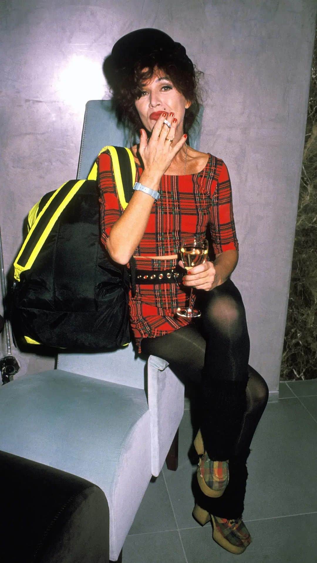 ベッツィジョンソンのインスタグラム：「“That is me? Wait where are my glasses…” — Betsey」