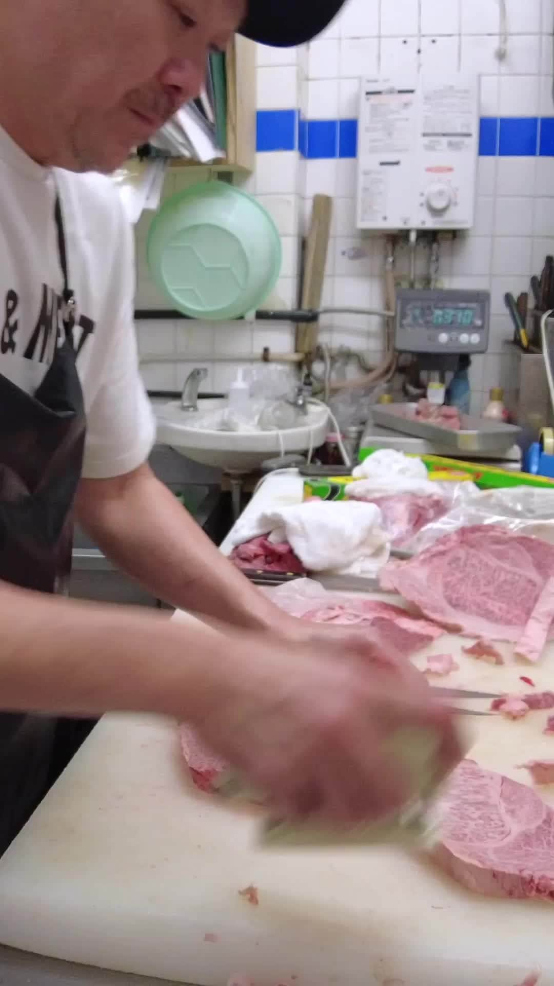 Cooking with Dogのインスタグラム：「We filmed the process of making sausages at a butcher shop @yokosukamatsuzakaya in Yokosuka with a history of over 110 years. 🍖😊 Captions are available in multiple languages, so please turn on captions on YouTube and enjoy! https://youtu.be/G8xrYjYTp5c 110年以上の歴史を持つ横須賀でのお肉屋さんで、ソーセージ作りの様子を撮影しました🥩😍 複数の言語で字幕が利用可能です。YouTubeでキャプションをオンにしてぜひお楽しみください！」