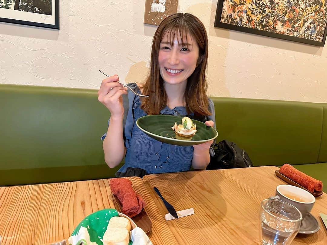 おかもとまりさんのインスタグラム写真 - (おかもとまりInstagram)「【オリエンタルホテル京都六条】こちらの @too_booking で予約できる「オリエンタルホテル京都六条のスイートとのコラボプラン」で宿泊したよ😊(こちらのプランはストーリーからリンク飛べます！ハイライトの旅行からご覧いただけます♡)  電動自転車のレンタルサイクリングもできるね！(子供用は近くのお店で借りました◎)  #京都水族館 が徒歩で行ける距離で遊びに行ったよ🪼♡  夜は近くのフレンチ @laparte_kyoto のコースがついてきます‼︎  1年前に出来た新しいお店なのですが、店内も綺麗で、お料理もひとつずつ丁寧でおいしかった♡  ワインも詳しくて、説明もわかりやすかったよ♡  そして、今朝の朝ごはんは色々な種類があって美味しかったー‼︎  凄くリフレッシュしながら過ごせて、遊びも楽しめるホテルでした🤤　  #オリエンタルホテル京都六条 #京都 #京都観光 @too_booking」8月26日 9時40分 - okamotomari1213