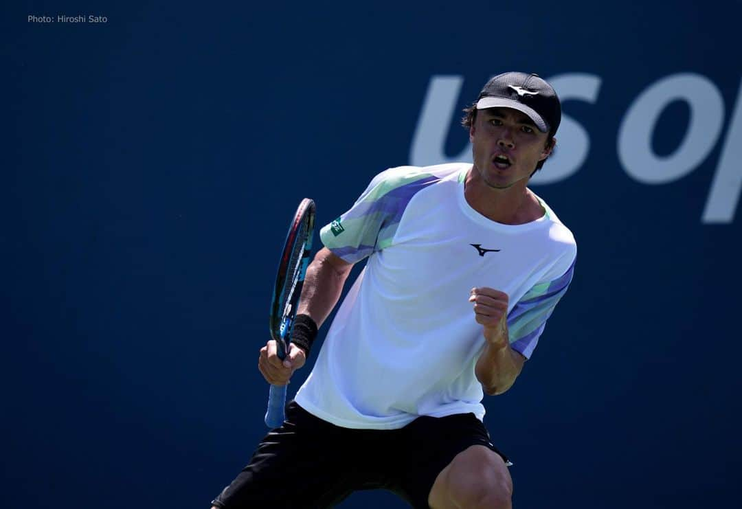 ダニエル太郎のインスタグラム：「Qualies passed in @usopen ! Always a great accomplishment to make the final stage in a Grand Slam and looking forward to starting Monday or Tuesday 💪  予選突破！グランドスラムで予選突破はいつも誇りに思える結果です。月曜か火曜からの試合も楽しみにしています。応援よろしくお願いします！  📸 Hiroshi Sato」