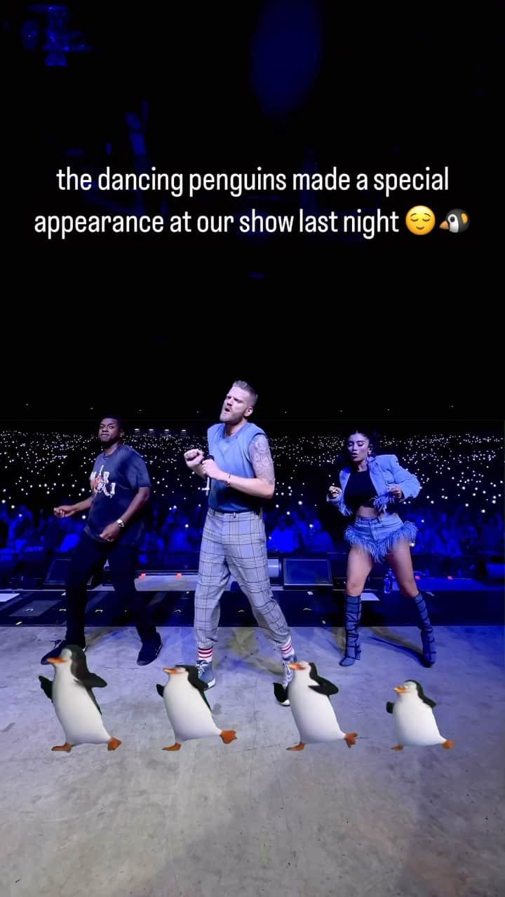スコット・ホアイングのインスタグラム：「Penguintonix!!! Thank you, Syracuse, for an iconic evening!! 🐧🫶🏻」