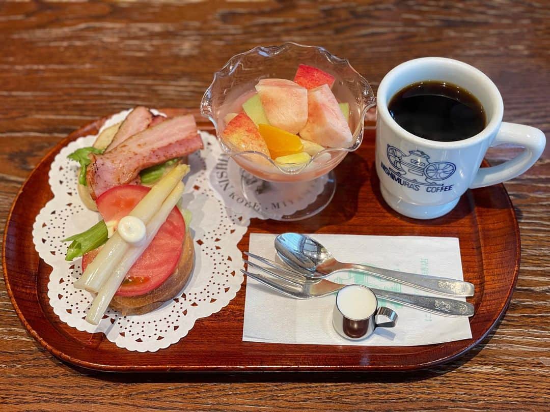 甲斐みのりのインスタグラム：「・ 夏の思い出。 神戸にしむら珈琲店の 朝食メニュー。  #神戸ロマンチック案内」