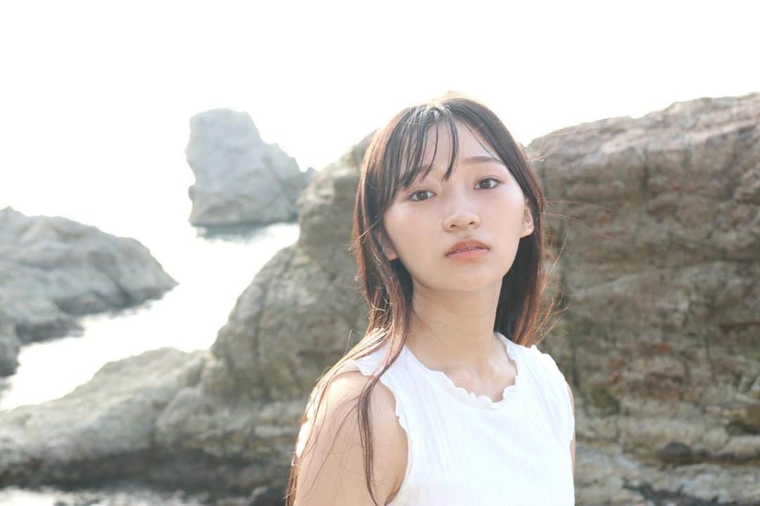 前野えまのインスタグラム：「summer day ・ ・ #夏の思い出  #20歳の夏   #summer  #summermemories  #seaphotography  #naturephotography  #girlportrait #actress #actor #girl #photography #portrait #japanesegirl #portraitphotography #daily_phot_jpn #japan_daytime_view」
