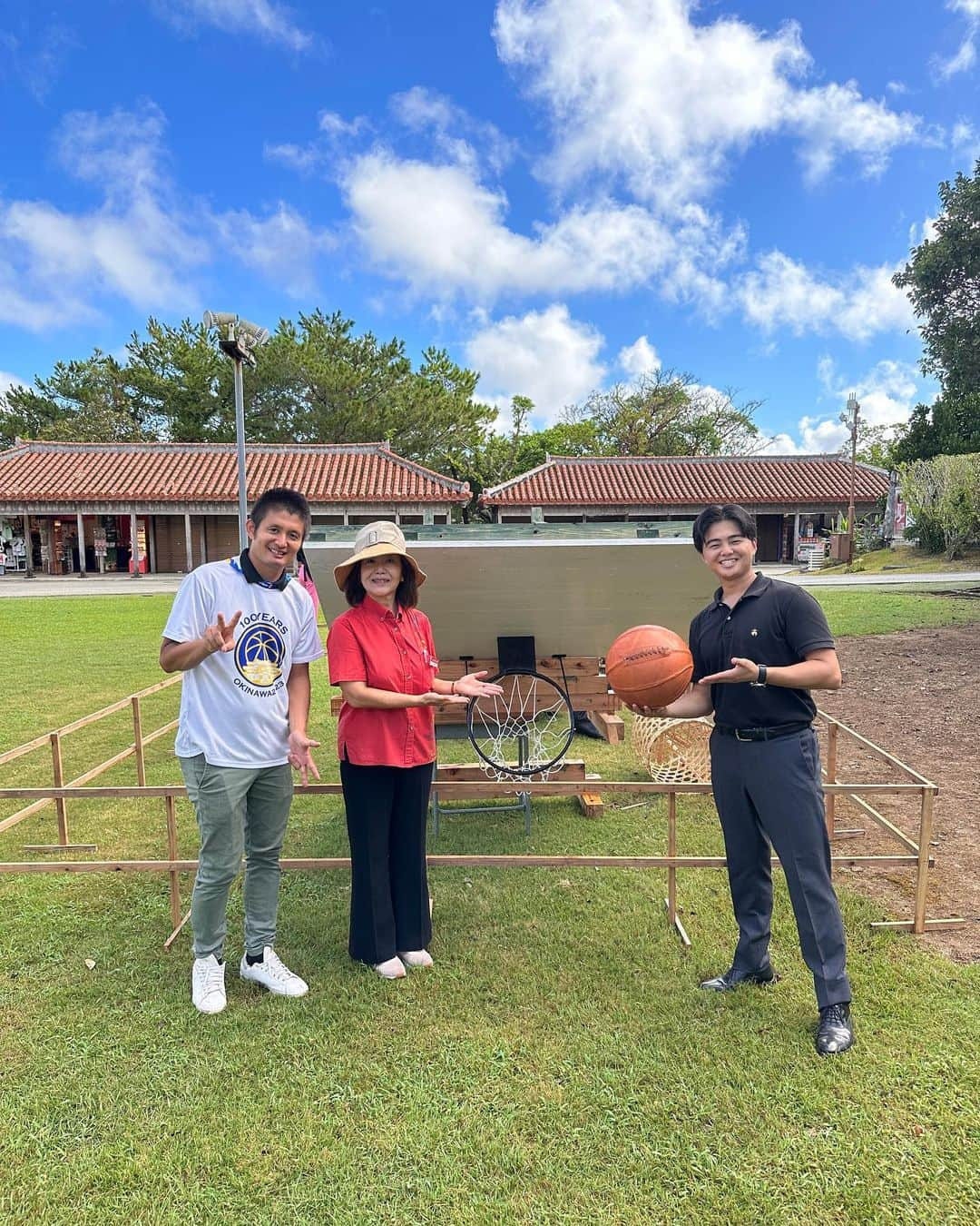 大野晃佳のインスタグラム：「#ウェークアップ 沖縄 首里城から中継でした！  100年を経て花開いた沖縄のバスケットボール ありがとうございました🏀 #fibawc」