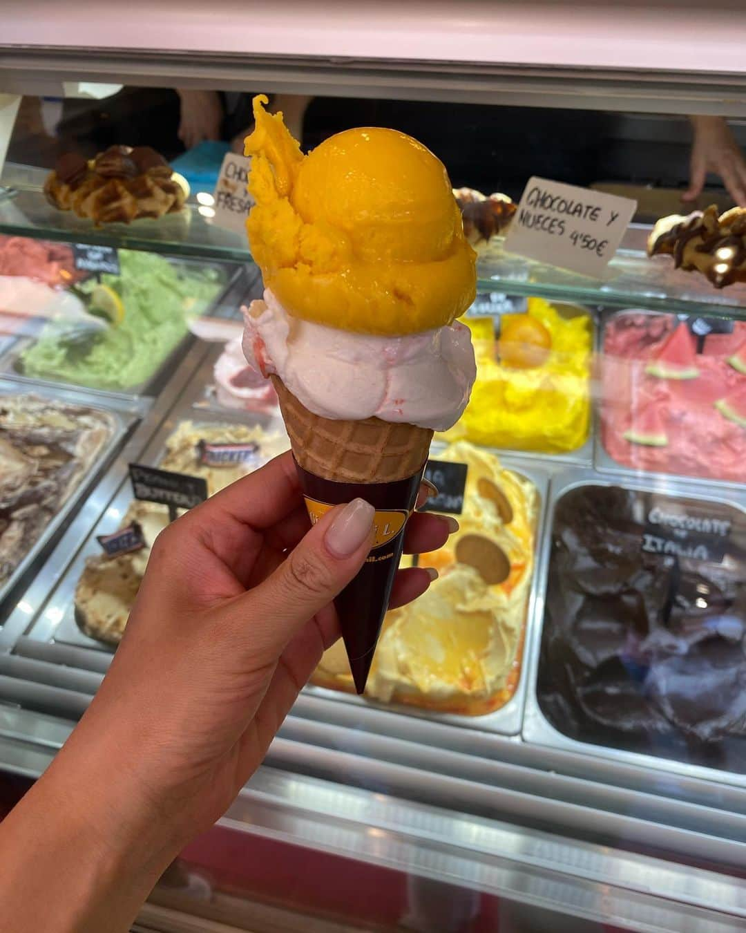 遠海まりこさんのインスタグラム写真 - (遠海まりこInstagram)「The best of GELATO 🍨  @giovannilgelatodeluxe.official   ここのジェラートが1番美味しかった🍨 #giovanni 調べてみると、ジェラートワールドチャンピオン獲得したお店でした🤍  #gelato #ジェラート #bestofgelato」8月26日 10時28分 - marikotohmi99