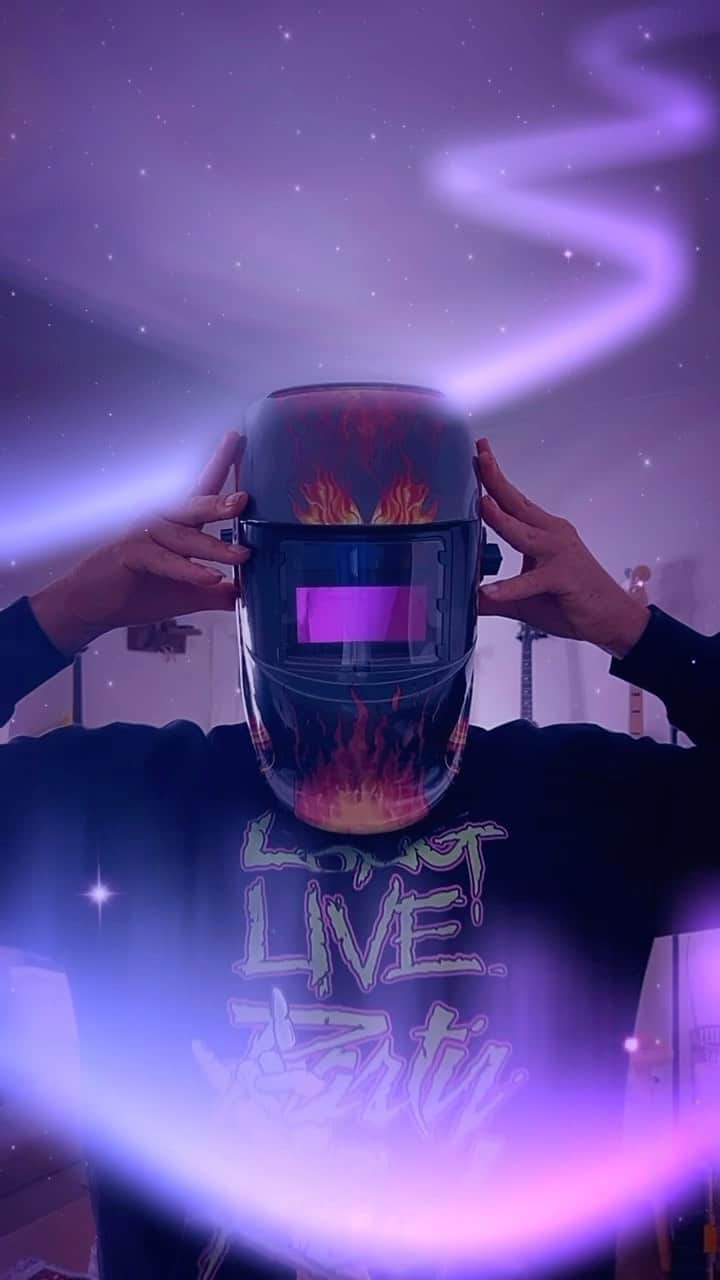 レッドフーのインスタグラム：「When the remix got you in the Zone. Long Live Party Rock (@JoshStylezmusic & @therealdjrye remix) OUT NOW!!!!」