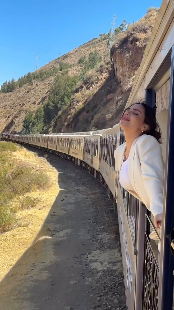 Katy Esquivelのインスタグラム：「Ever dreamed of traveling through the Peruvian Andes on a luxury train? 🚂✨ @belmondandeanexplorer」