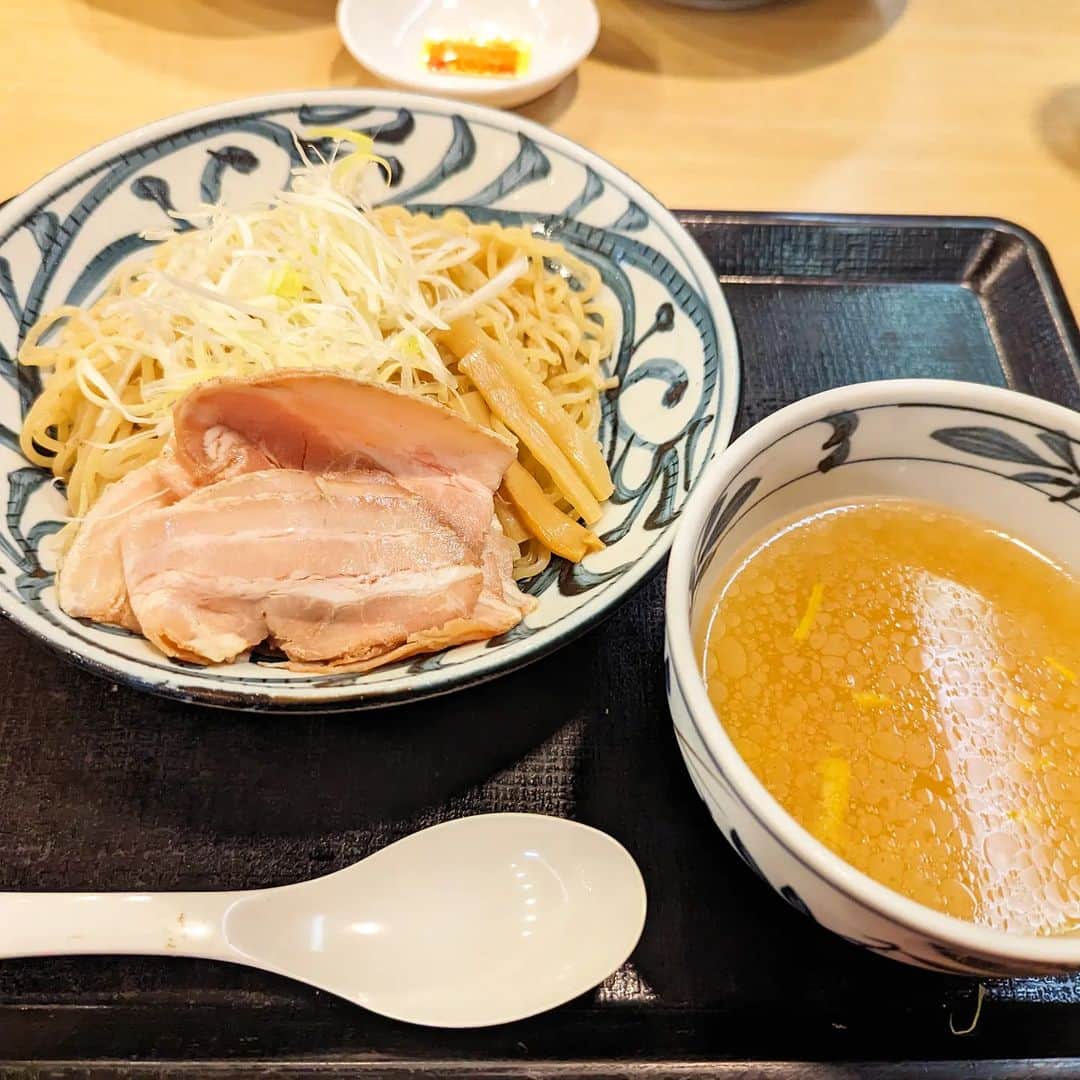 島田佳奈のインスタグラム：「火曜に食べたゆず塩つけそば。この夏ハマった限定メニュー。ラーメンはダイエットの大敵だけど、たまには、たまには。」