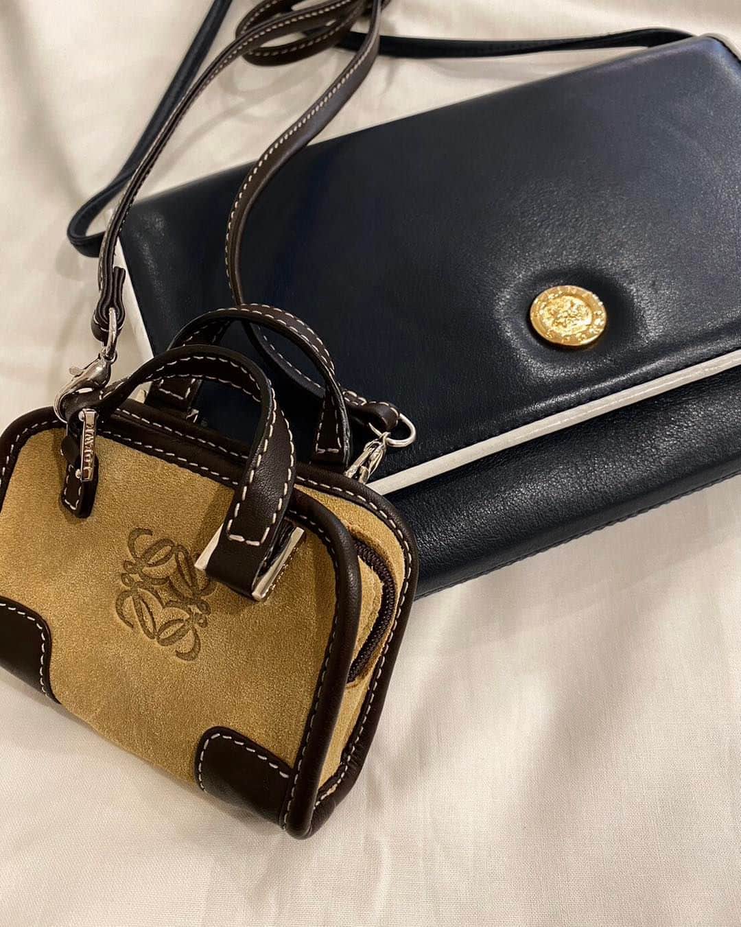 Ｈedyさんのインスタグラム写真 - (ＨedyInstagram)「. ［Left］ LOEWE アマソナ マイクロミニ2Wayバッグ 品番:H23081043L  ※WEB掲載予定  ［Right］ CELINE 馬車金具バイカラーレザーショルダーバッグ 品番:H23081872CE  ※WEB掲載済  撮影時には透明のフィルムを敷いております。  For free overseas shipping services, please visit global website.（www.hedyjp.com）  @hedy_daikanyama @hedy_osaka_ @hedy_fashion  #hedy #hedy_japan #hedy_vintage #vintageshop」8月26日 10時30分 - hedy_vintage