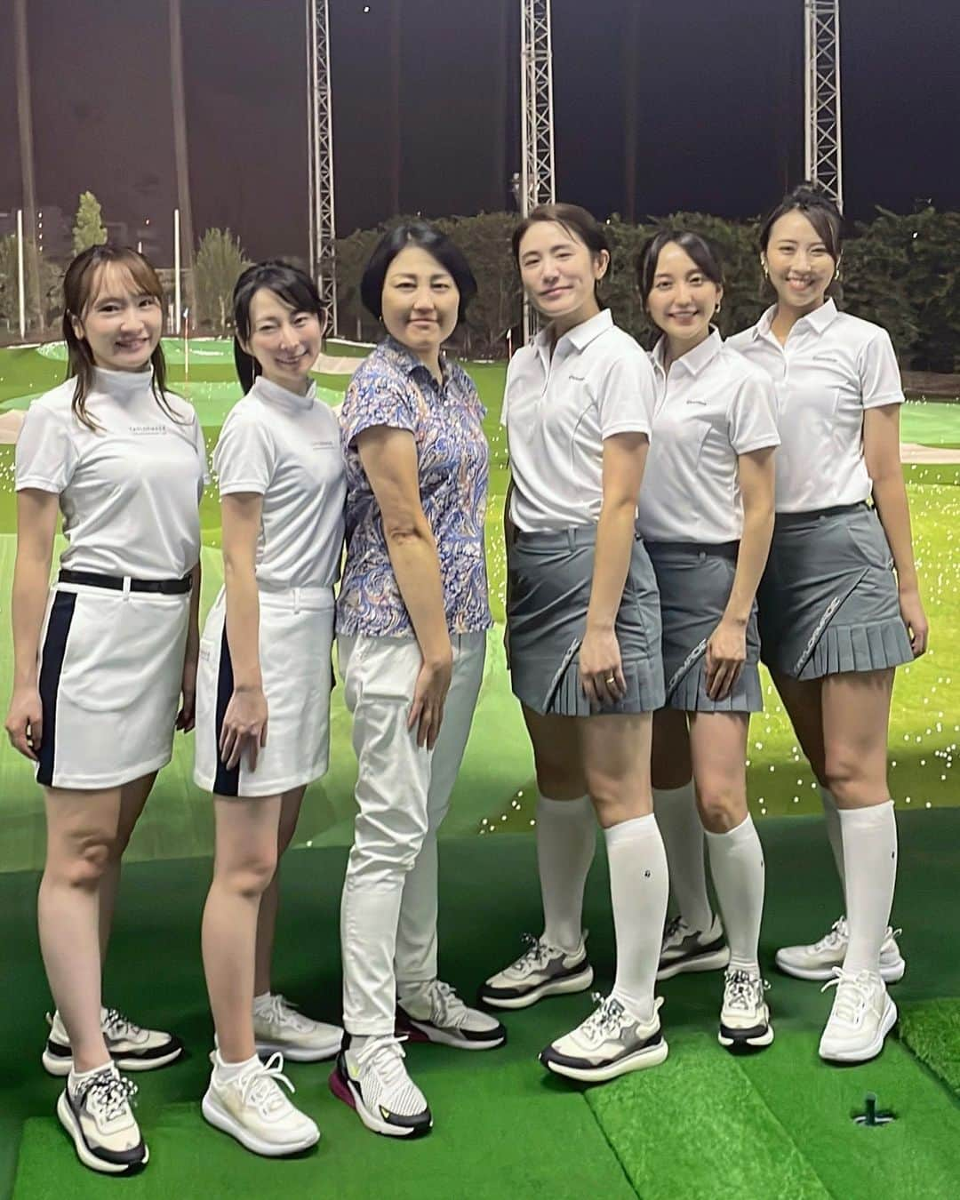 Mai Yamadaさんのインスタグラム写真 - (Mai YamadaInstagram)「GINGER GOLF TEAMの100切り チーム4期生の活動がスタートしました🏌️‍♀️  船山プロ @funamiomio の一言で、打った感覚が全然違ってびっくり😳 いかに手に力が入ってたか、ボールに当てに行こうとしてたかがよくわかりました。  次回は傾斜での打ち方を教えてもらえるとのことで楽しみすぎる！！！  ウェアは全身TaylorMade👚 シンプルで可愛くて、着心地も良いという3拍子👏 淡いグリーンのスカートが特にお気に入りです✨  靴はCOLE HAAN👟 ZERØGRANDというシリーズのFairway。 軽くてクッション性抜群！ ゴルフ仕様に開発されたラバーアウトソールが地面をしっかりホールドしてくれます✨ 機能性もいい上にどんな服にも合わせやすいデザインで、重宝しそうです😆  12月のラウンドで目指せ100切り！ 頑張るぞー💪🏻  @ginger_magazine  @gingergolfteam @taylormade_golf_japan_apparel_  @colehaanjapan #GINGERmagazine #gingergolfteam #ggt100 #ggt100_4期生 #テーラーメイドアパレル  #JointheT #ツアーテーラーメイド  #クラブテーラーメイド #colehaan #ゴルフ女子#ゴルフ初心者#ゴルフウェア#ゴルフコーデ#ゴルフ練習 #ゴルフファッション #ゴルフシューズ#golfbeginner#golffashion #golfgirl」8月26日 10時33分 - yamadamai_719