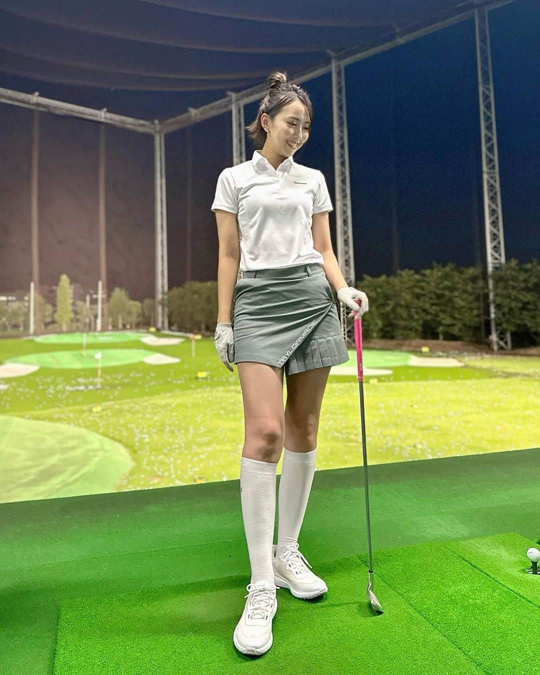 Mai Yamadaさんのインスタグラム写真 - (Mai YamadaInstagram)「GINGER GOLF TEAMの100切り チーム4期生の活動がスタートしました🏌️‍♀️  船山プロ @funamiomio の一言で、打った感覚が全然違ってびっくり😳 いかに手に力が入ってたか、ボールに当てに行こうとしてたかがよくわかりました。  次回は傾斜での打ち方を教えてもらえるとのことで楽しみすぎる！！！  ウェアは全身TaylorMade👚 シンプルで可愛くて、着心地も良いという3拍子👏 淡いグリーンのスカートが特にお気に入りです✨  靴はCOLE HAAN👟 ZERØGRANDというシリーズのFairway。 軽くてクッション性抜群！ ゴルフ仕様に開発されたラバーアウトソールが地面をしっかりホールドしてくれます✨ 機能性もいい上にどんな服にも合わせやすいデザインで、重宝しそうです😆  12月のラウンドで目指せ100切り！ 頑張るぞー💪🏻  @ginger_magazine  @gingergolfteam @taylormade_golf_japan_apparel_  @colehaanjapan #GINGERmagazine #gingergolfteam #ggt100 #ggt100_4期生 #テーラーメイドアパレル  #JointheT #ツアーテーラーメイド  #クラブテーラーメイド #colehaan #ゴルフ女子#ゴルフ初心者#ゴルフウェア#ゴルフコーデ#ゴルフ練習 #ゴルフファッション #ゴルフシューズ#golfbeginner#golffashion #golfgirl」8月26日 10時33分 - yamadamai_719