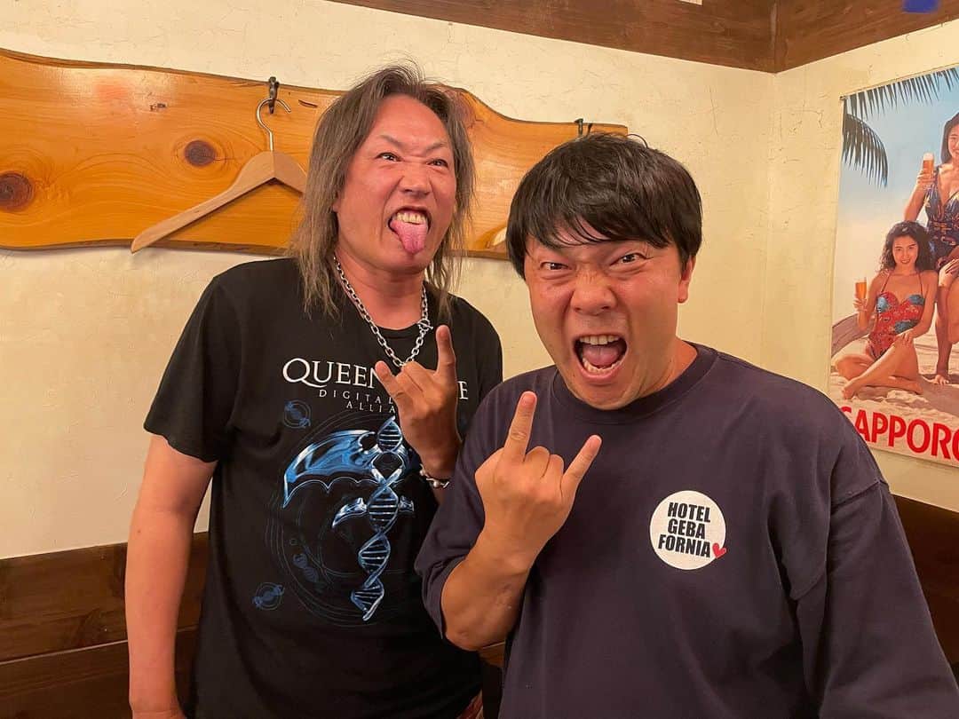 オラキオのインスタグラム：「ANCHANGさんとはなんだかんだ長いお付き合いさせて頂いてます。MVにも出させて頂きCDのジャケットにもなったのです！  #ANCHANG #anchang  #セックスマシンガンズ #メタル経理マン #メタルタックスマン #オラキオ」