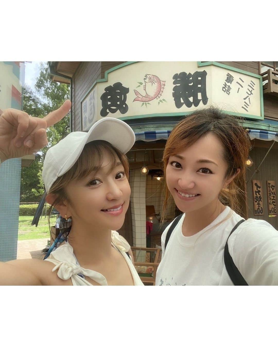 葵ゆりかさんのインスタグラム写真 - (葵ゆりかInstagram)「あゆちゃんと西武園ゆうえんち❤️ 流れるプールも波のプールも、レトロな商店街も最高✨ ランチしたレストラン"黄昏号"も、電車仕様になっていて中もすごく可愛かった❣️ 子供も大人も丸一日遊べるよ😻  #西武園ゆうえんち　#プール　#pool #bikini #👙#ビキニ　#水着　#夏　#summer #夏休み　#子連れスポット　#子連れ　#遊園地」8月26日 10時38分 - yuriyuricchi