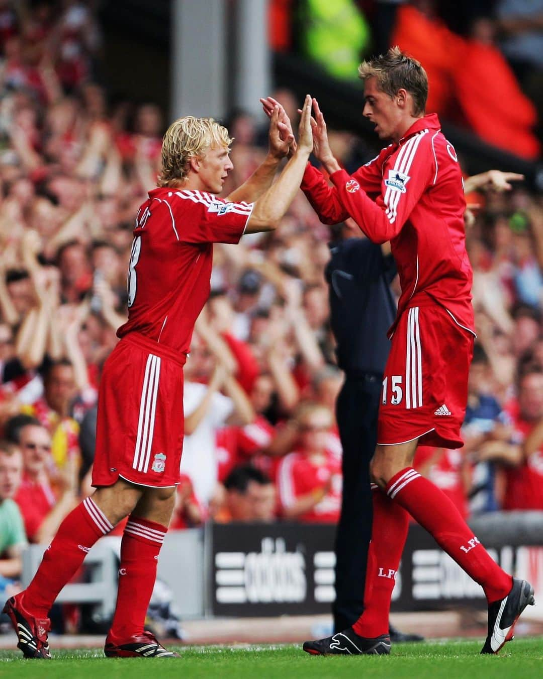 リヴァプールFCさんのインスタグラム写真 - (リヴァプールFCInstagram)「#OnThisDay in 2006, @kuyt made his debut for the club.   What a player 👏」8月26日 18時00分 - liverpoolfc