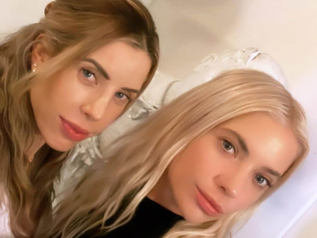 アシュレイ・ベンソンのインスタグラム：「Happy happy birthday to my sister. I don’t know what I would do without you. Thank you for being my best friend and partner in crime and always being there for me since day one. Here’s to another wonderful year… I love you @shaysdayys」