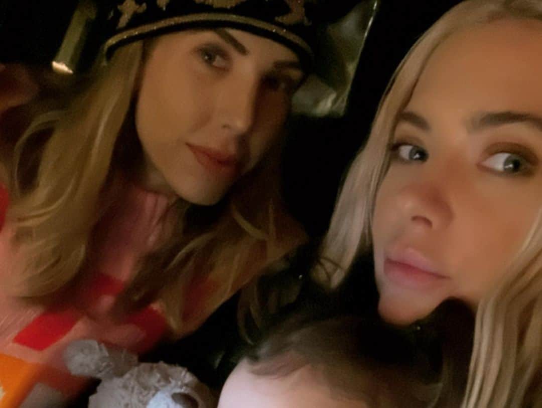 アシュレイ・ベンソンさんのインスタグラム写真 - (アシュレイ・ベンソンInstagram)「Happy happy birthday to my sister. I don’t know what I would do without you. Thank you for being my best friend and partner in crime and always being there for me since day one. Here’s to another wonderful year… I love you @shaysdayys」8月26日 2時13分 - ashleybenson