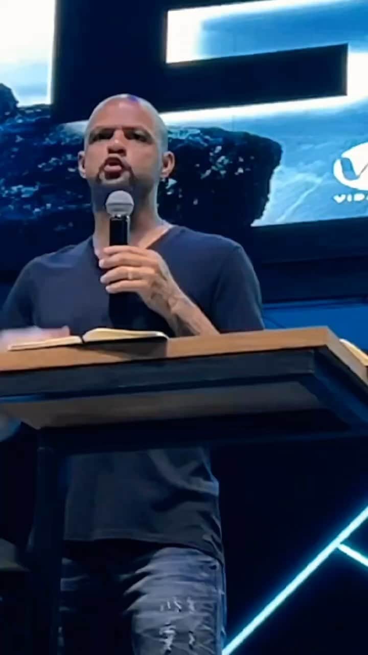 のインスタグラム：「“A fé é um elemento indispensável para quem deseja viver para Deus. A fé torna o cristão mais forte, capacitando-o a suportar as adversidades e equipando-o a viver uma vida que agrada ao Senhor.“ . #Fé #Deusébom #Ousado」