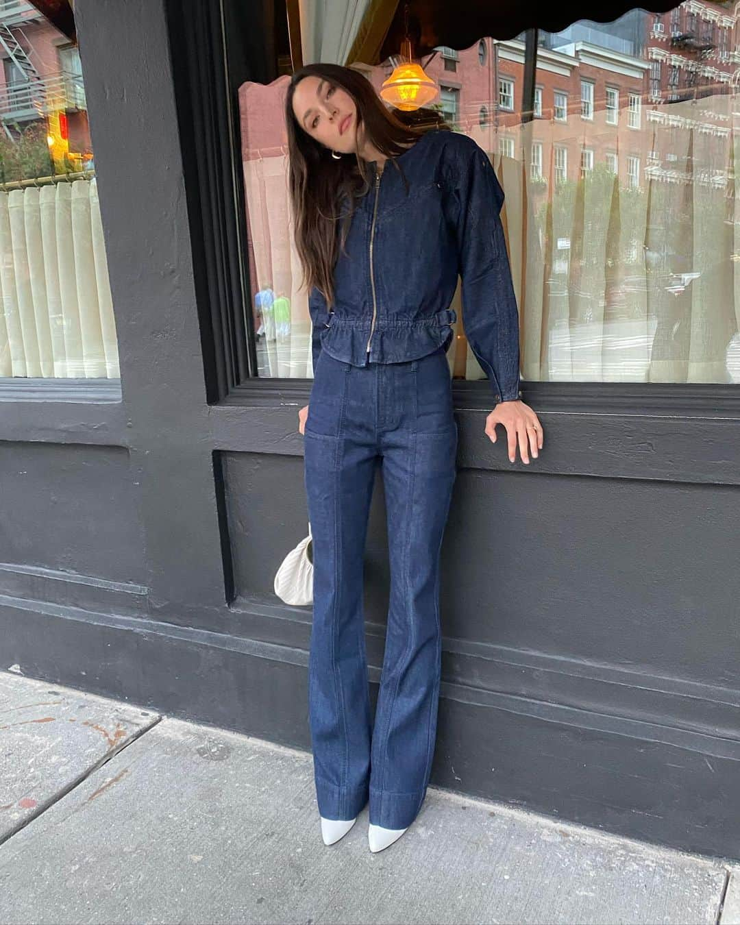 ジャクリーン・ヤブロンスキーのインスタグラム：「A series of me smizing in a Canadian tuxedo 👖」