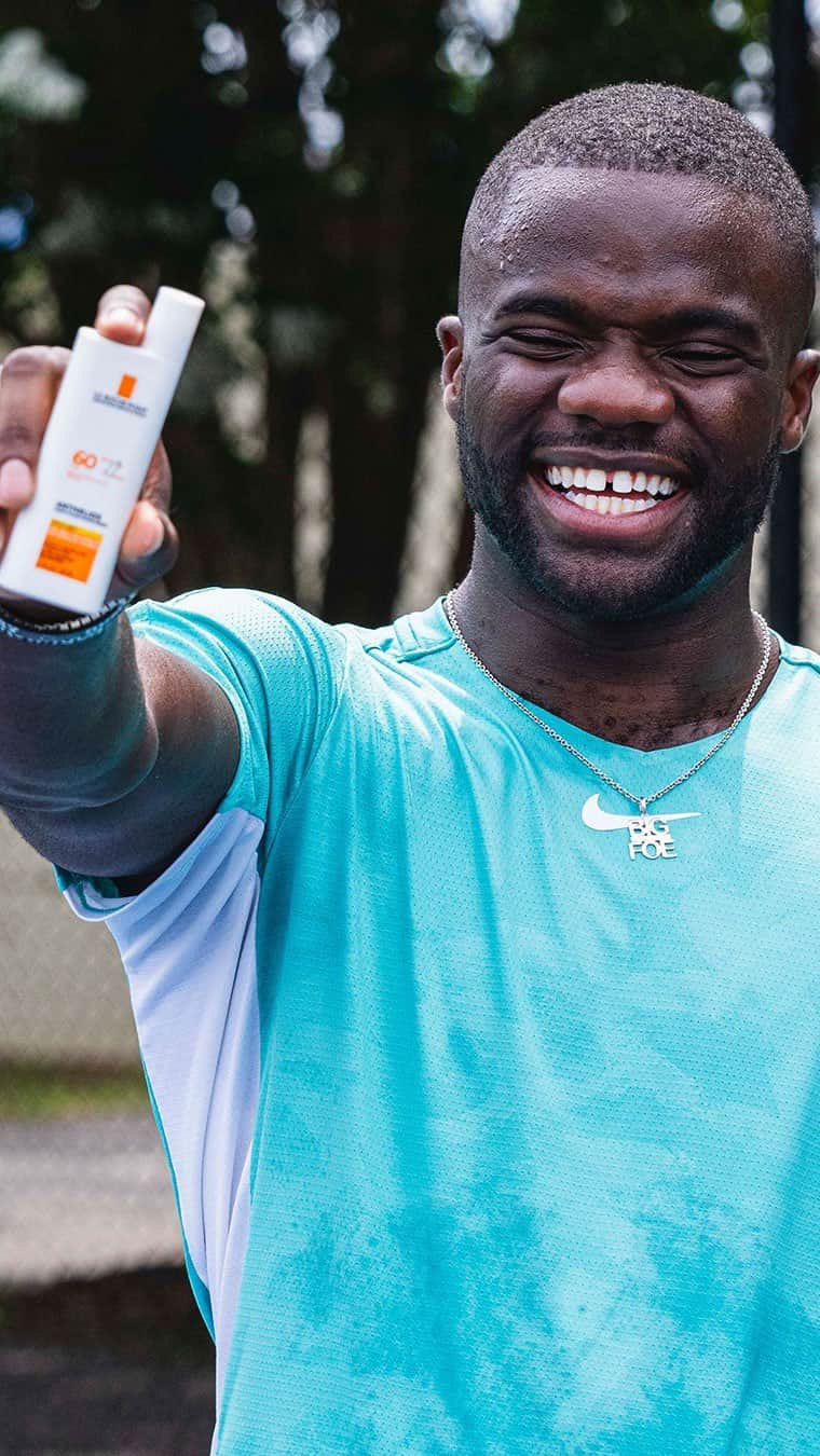 フランシス・ティアフォーのインスタグラム：「Getting ready to play safe in the sun at the US Open with @larocheposayusa #larocheposaypartner   I spend countless hours outdoors so protecting my skin and keeping it healthy is important. I am proud to partner with La Roche-Posay to raise awareness of sun safe behaviors. #larocheposayusa #anthelios #sunsafetypartner #USOpen #ad」