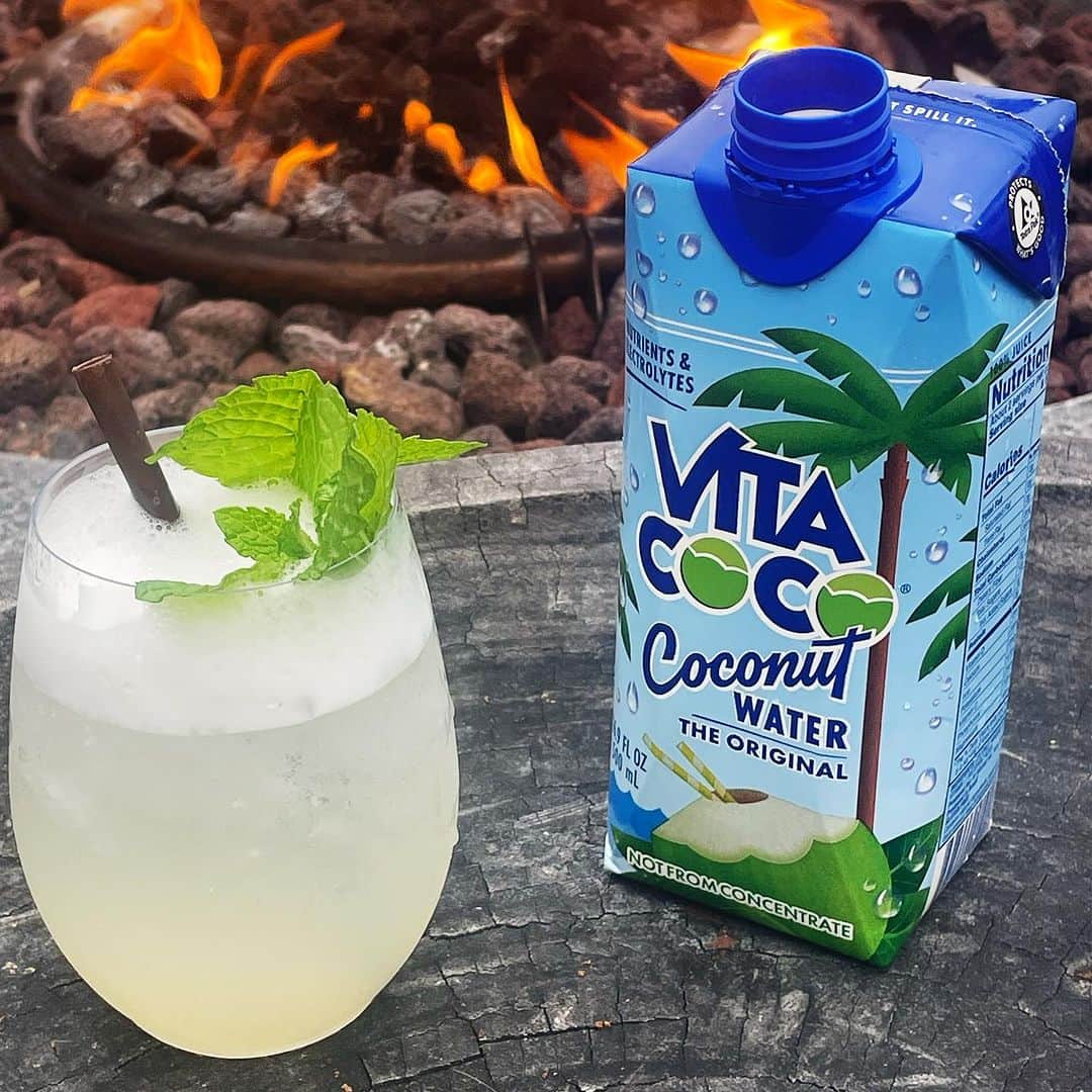 Vita Coco Coconut Waterのインスタグラム：「If you're getting the summer scaries (yes, we just made this up and want credit for it, Internet), we have one way you could combat that. First up, savor every last sip of summer with a Coco Blanco -a little tequila, a little coconut water, lime, agave. And next up, the Tropical Rip, the drink that ~really~ makes you feel like you're on a beach. Because you are on a beach. Because the only way you can get this drink is at @gurneysresorts (which is a beach resort). Point being: head to Gurneys. They have what you need.」