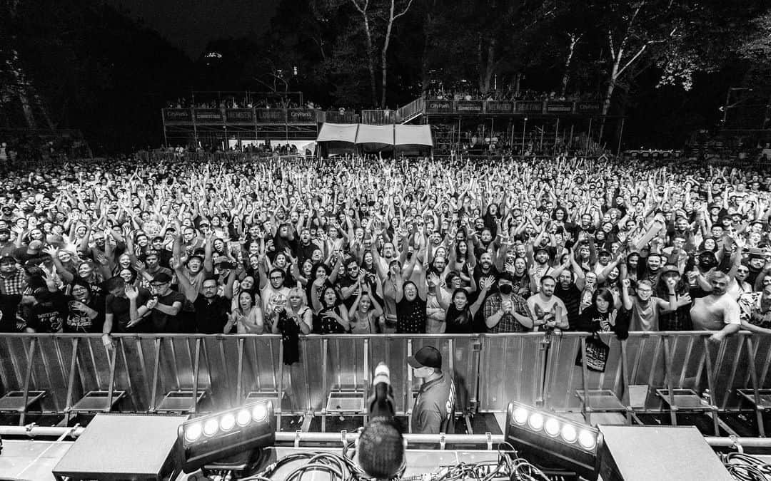 トム・リントンのインスタグラム：「A huge thanks to everyone who came to our show in Central Park. Such a great crowd! 📸 @eddie24d」