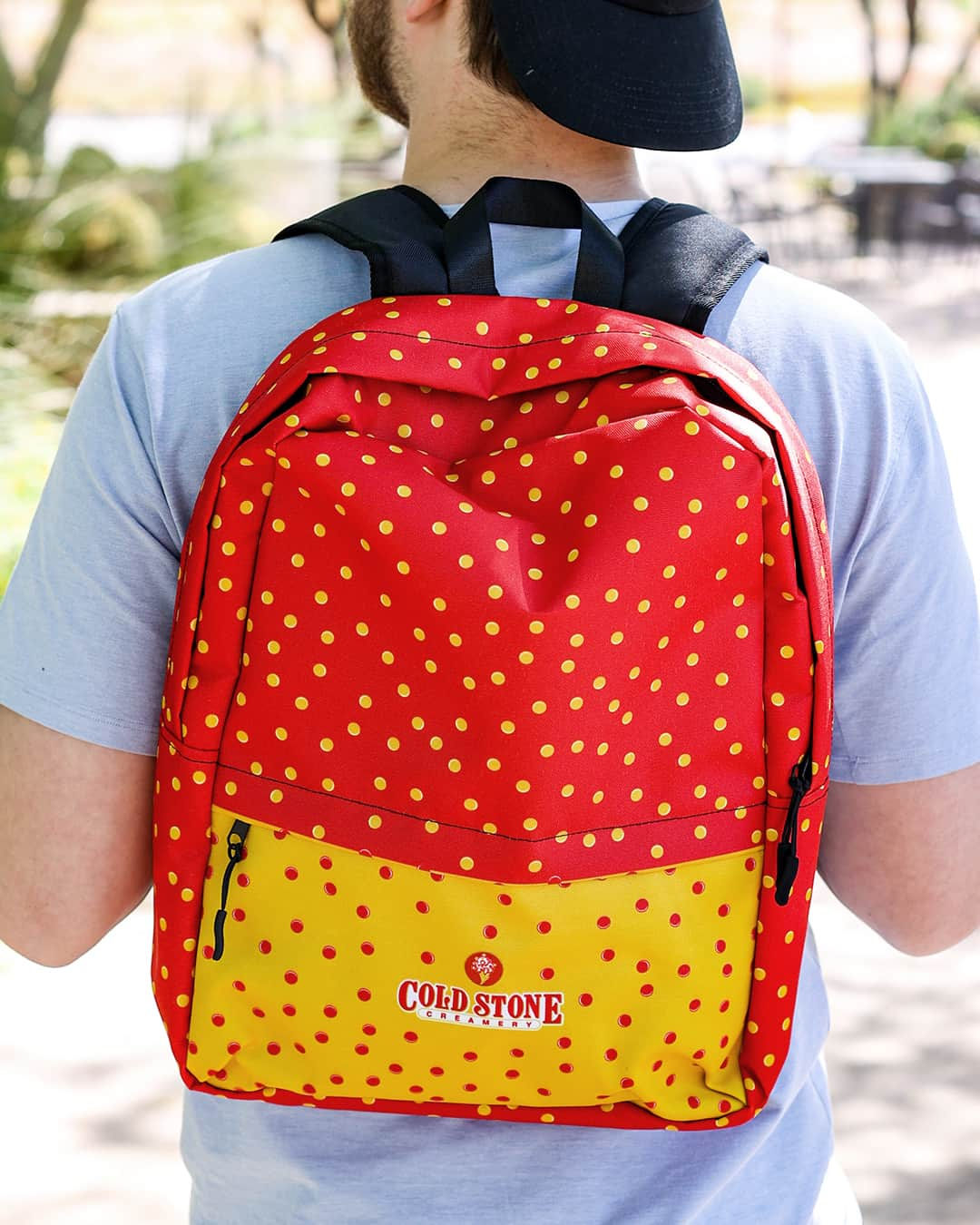 コールド・ストーン・クリーマリーのインスタグラム：「Sprinkle some fun into back-to-school! Whether you’re heading back to school or starting a new adventure, our Sprinkle Backpack will add some sweetness to your day! 🤩🎒✨   Grab yours today at shop.ColdStoneCreamery.com!」