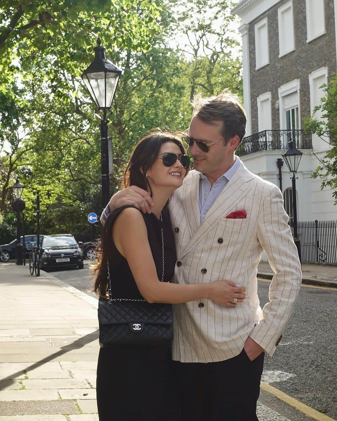 のインスタグラム：「Big fan, huge.  #marriedlimlife」