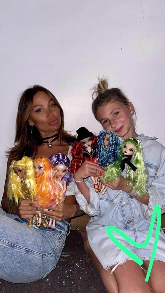 ルー・ティーズデールのインスタグラム：「Me and Lux had the best time styling her into a range of outfits inspired by the new @rainbowhigh.uk Fantastic Fashions dolls. The original Rainbow High characters are back and each have a showstopping runway look which Lux loved styling x   I’ve teamed up with Rainbow High to give you the opportunity to win the full Rainbow High Fantastic Fashions range! All you have to do is comment your favourite look from the video and follow @rainbowhigh.uk 🌈   Keep your eyes peeled for something else exciting coming in September…   Available to buy at @smythstoys 😍   #Ad #LetYourTrueColoursShine #RainbowHigh #rainbowhighfantasticfashion」