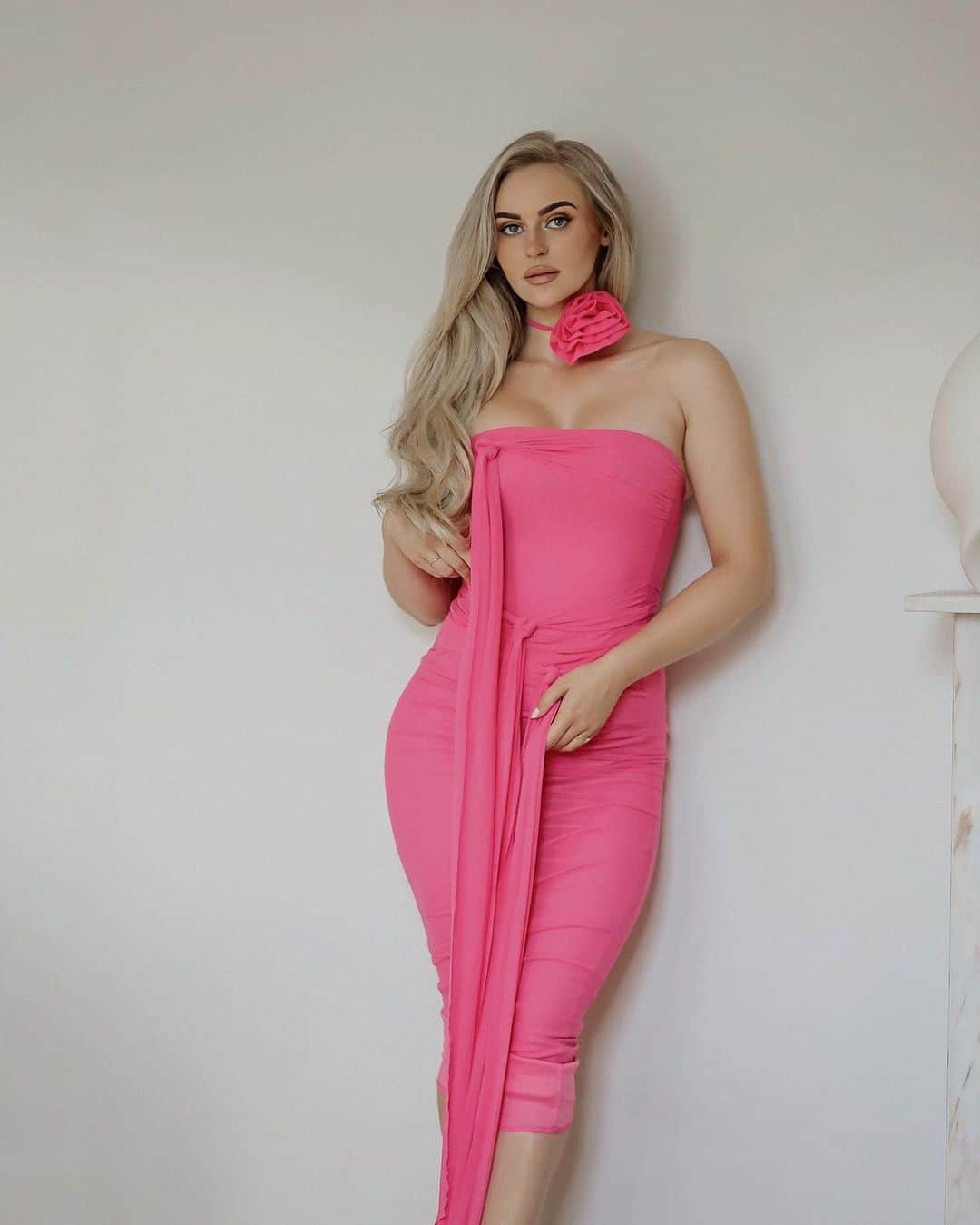 Anna Nyströmのインスタグラム：「@FashionNova Obsessed with this dress 💗 1, 2, 3 or 4? 🥰」