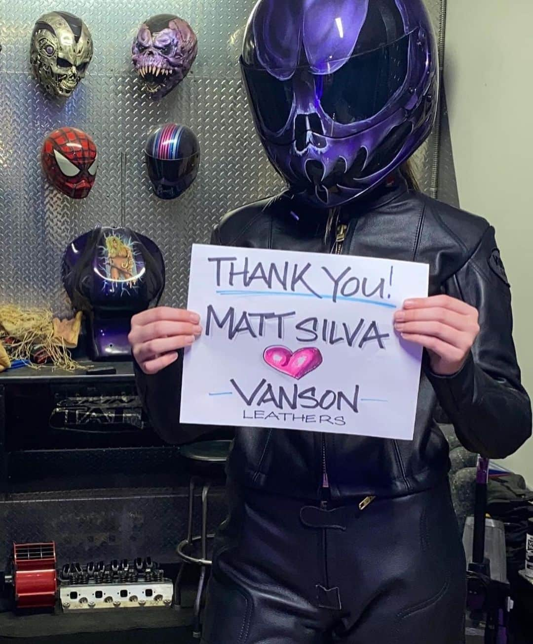 バンソンのインスタグラム：「Taylor in her new Drl2 drag suit. Thanks @matthewsilva406 and our Vanson team for always bringing happiness to our clients.  #vansonleathers 🏍️」