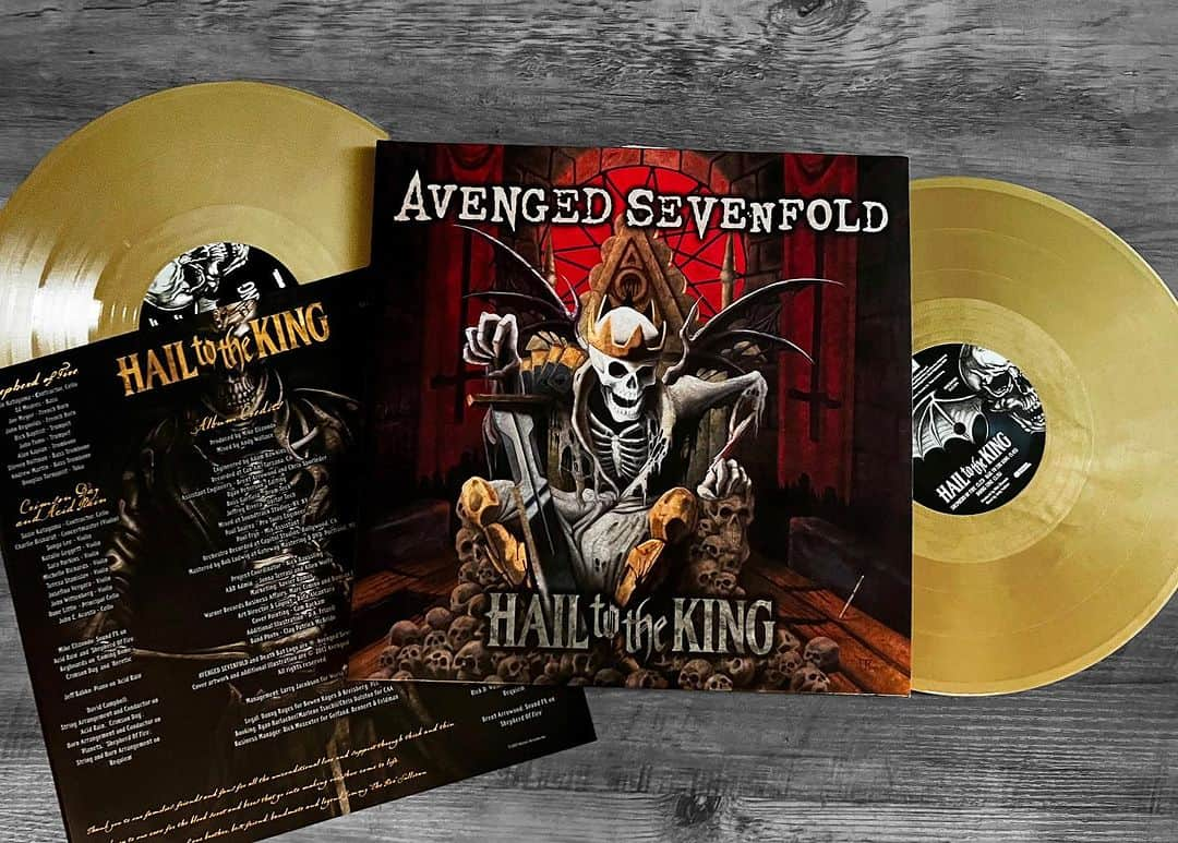 アヴェンジド・セヴンフォールドのインスタグラム：「Celebrating 10 years of #HailToTheKing and 20 years of #WakingTheFallen with exclusive gold vinyl pressings and new anniversary merch items. Check them out at a7xworld.com.」