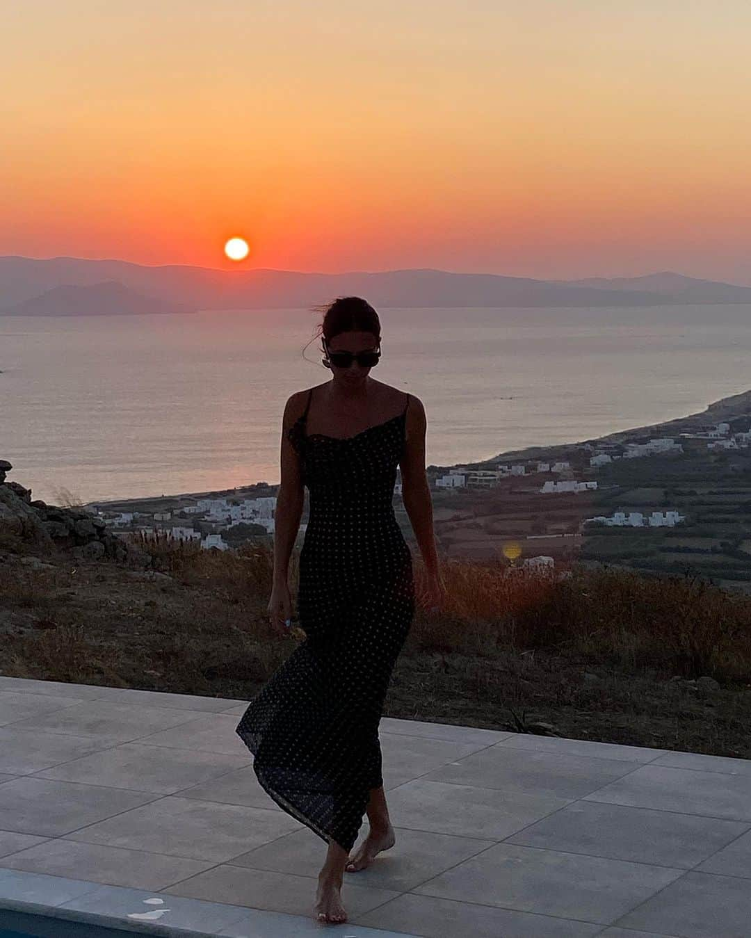 Zina Charkopliaさんのインスタグラム写真 - (Zina CharkopliaInstagram)「Sort of perfect 🇬🇷 #Vacation #Greece #Island #Pool #Sunset」8月26日 3時14分 - zinafashionvibe