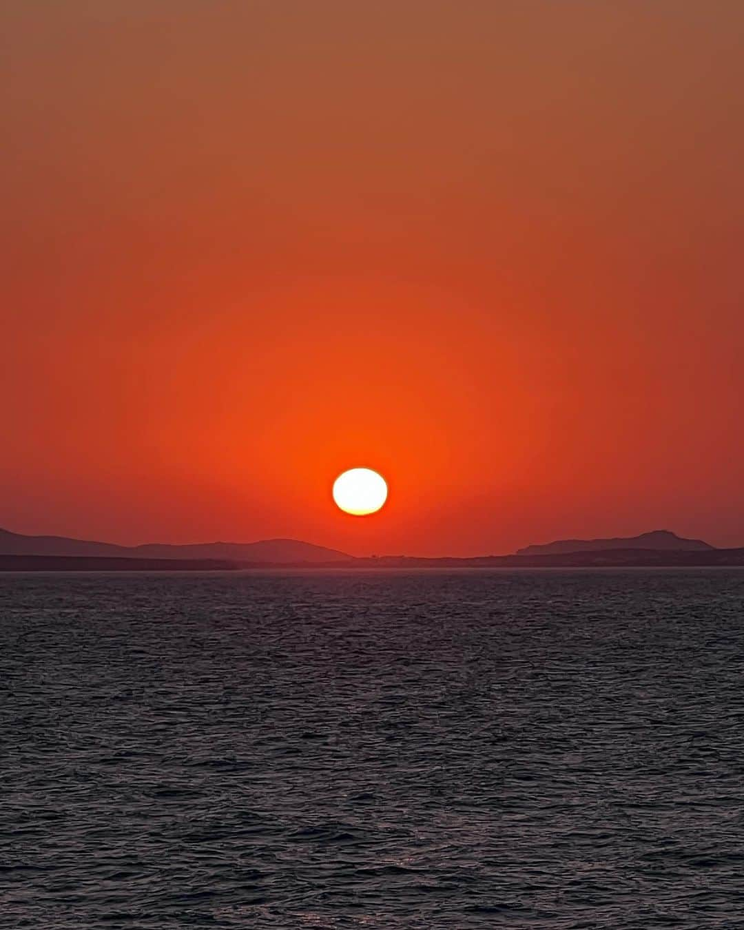 Zina Charkopliaさんのインスタグラム写真 - (Zina CharkopliaInstagram)「Sort of perfect 🇬🇷 #Vacation #Greece #Island #Pool #Sunset」8月26日 3時14分 - zinafashionvibe