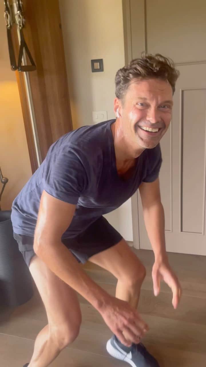 ライアン・シークレストのインスタグラム：「Note to self: longer shorts and lock the door  #happyfriday」