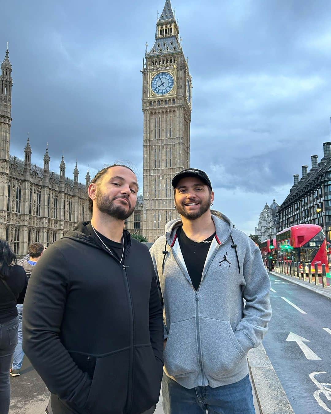 マット・ジャクソンのインスタグラム：「London, we’ve arrived. #AEWALLIN」
