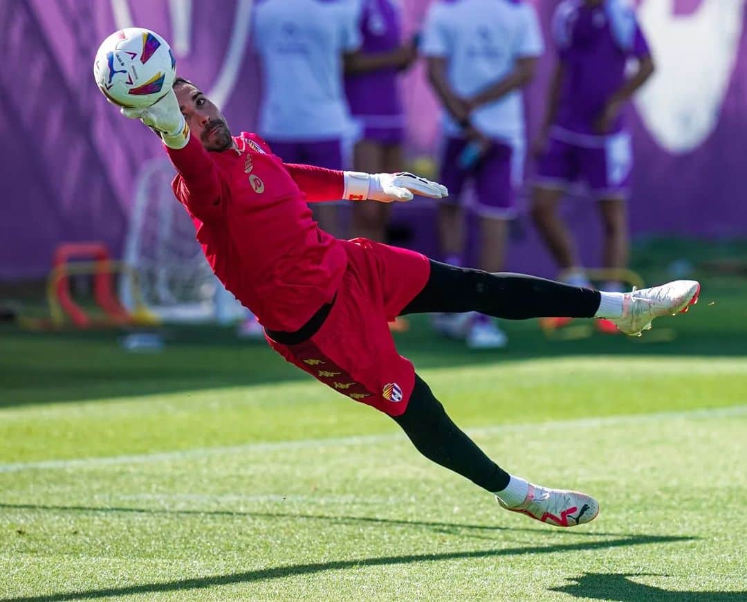 セルヒオ・アセンホ・アンドレスのインスタグラム：「Buenas sensaciones preparando el partido de mañana ¡VAMOS!💪💜」