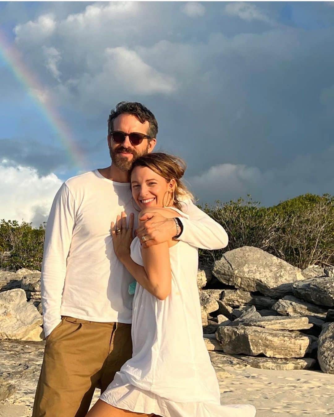 Blonde Saladさんのインスタグラム写真 - (Blonde SaladInstagram)「Ryan Reynolds just posted the most romantic birthday wishes ever to his wife Blake Lively. “The only thing irrevocably mine in the world is the love and appreciation and awe I feel for this person. Witnessing her life is something I couldn’t take for granted if I tried. And believe me, I try. Happy Birthday @blakelively You hung the damn moon”.  The Hollywood power couple married in 2012 and today have 4 children.   Happy Birthday Blake 💖 aka the legendary Serena Van der Woodsen.   #BlakeLively #HappyBirthday #GossipGirl #TheBlondeSalad」8月26日 4時15分 - theblondesalad