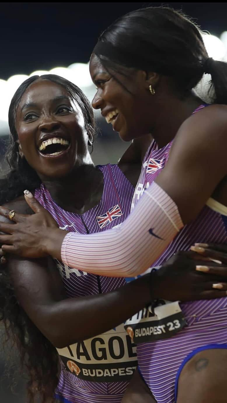 アシャ・フィリップのインスタグラム：「World Championships and we rolling 🔥🔥🔥🔥 🇬🇧through to the 4x100m World Finals tomorrow - Live on BBC 8.50pm Saturday⚡️  Well done ladies!!! 🙏🏾🏃🏾‍♀️💨🇬🇧🔥❤️  #relay #rolling #speed #sprint #100m #4x100」