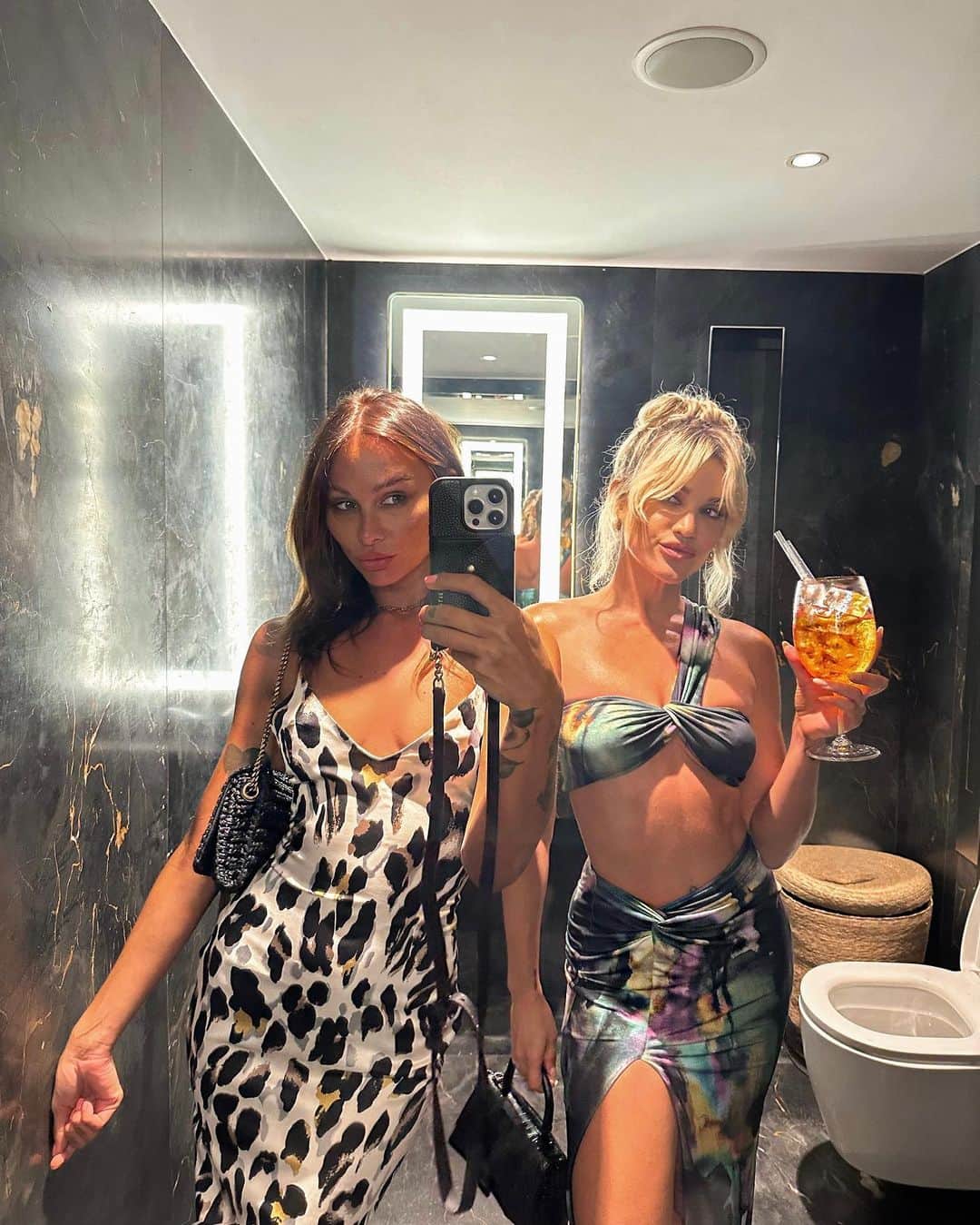 ルー・ティーズデールのインスタグラム：「wanna be in our gang 🧜🏼‍♀️」