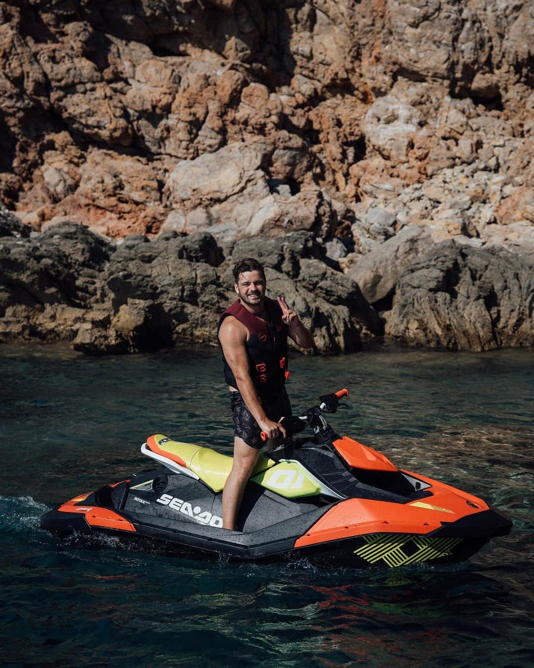 マーティン・ギャリックスのインスタグラム：「EPIC day in Ibiza!! swipe to hear some new music! thanks @ushuaiaibiza ❤️」